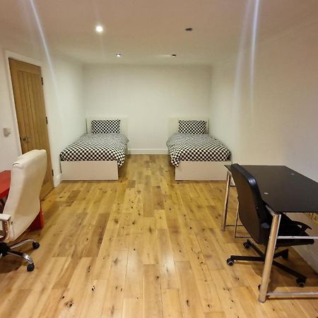 Comfort Sleep - Rooms With Shared Facilities Windsor Exterior foto