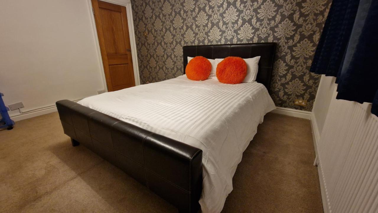 Comfort Sleep - Rooms With Shared Facilities Windsor Exterior foto