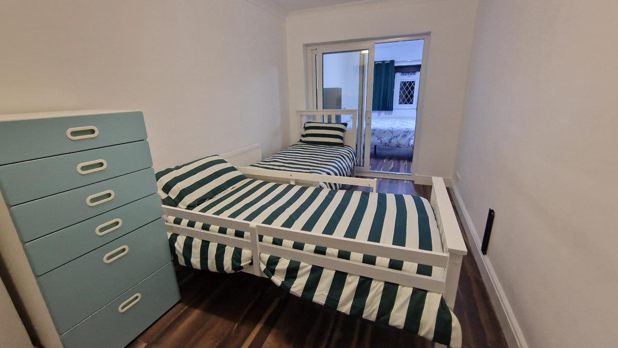 Comfort Sleep - Rooms With Shared Facilities Windsor Exterior foto