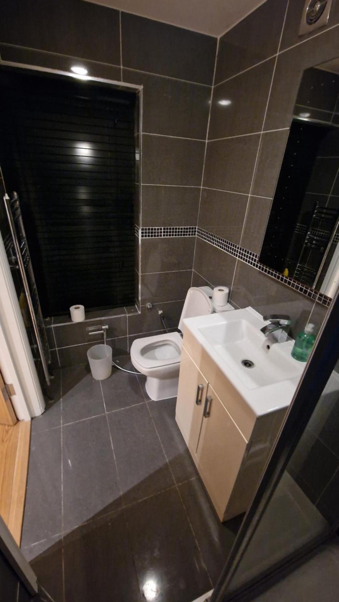 Comfort Sleep - Rooms With Shared Facilities Windsor Exterior foto